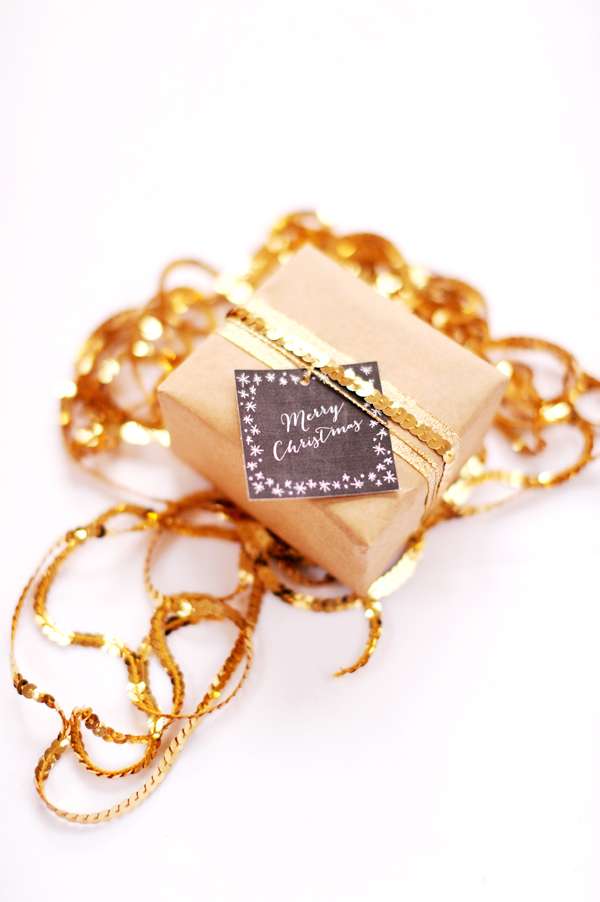 HEY LOOK: FREEBIES: CHALKBOARD GIFT TAGS + WRAPPING PAPER