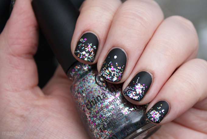 glitter matte nail design